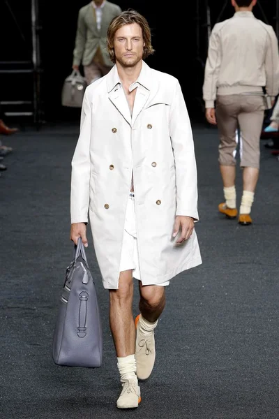 Look 3